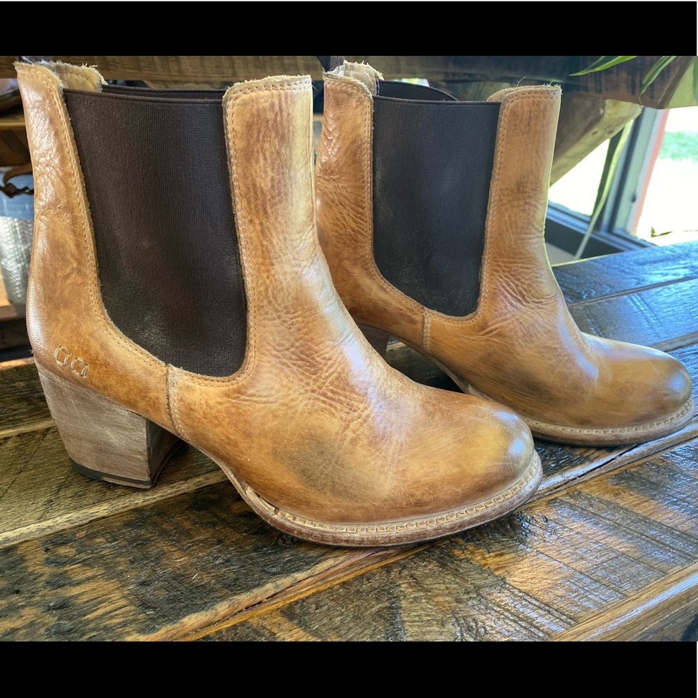 BedStu booties size 9, fits like 8.5